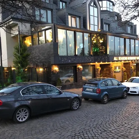 Seasons Design - Free Parking 5*