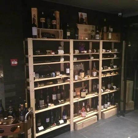 Seasons Design - Free Parking 5* Sófia