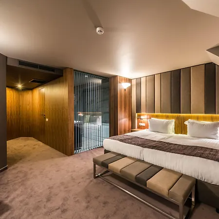 Hotel Seasons Design - Free Parking