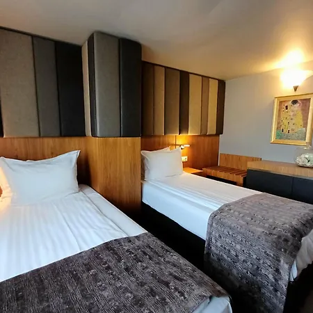 Seasons Design - Free Parking Otel 5*