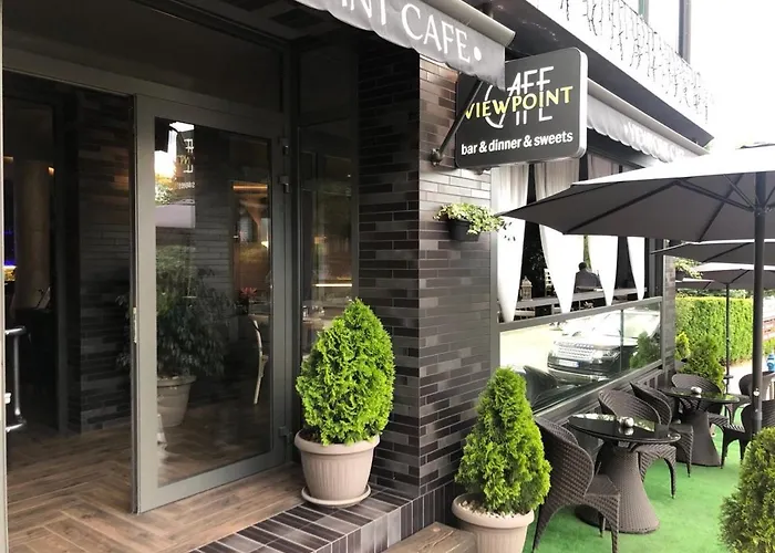 Seasons Design - Free Parking