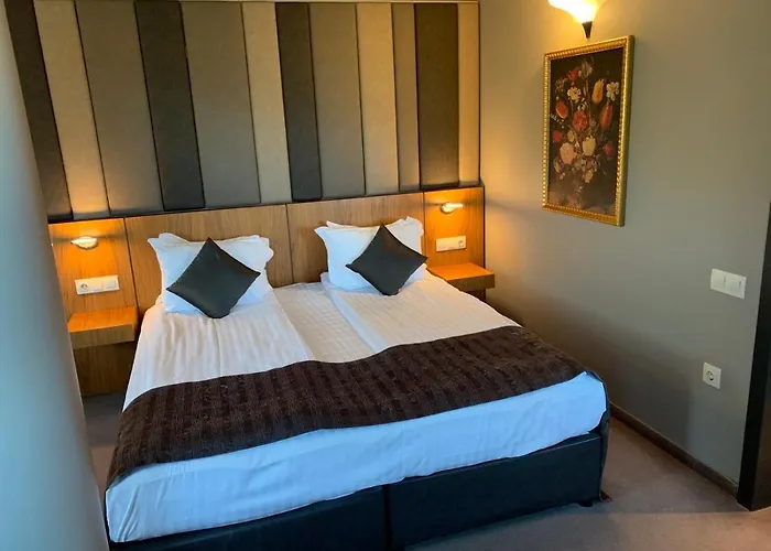 Seasons Design - Free Parking 5*