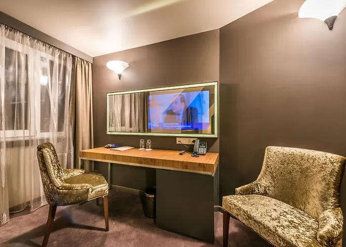 Seasons Design - Free Parking 5*