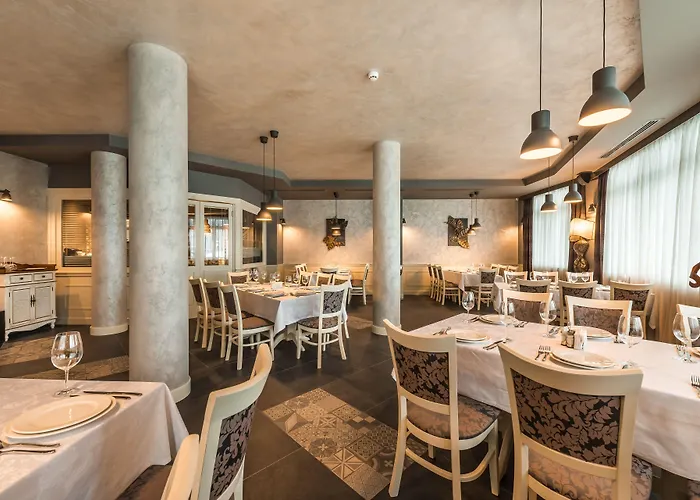 Seasons Design - Free Parking 5*