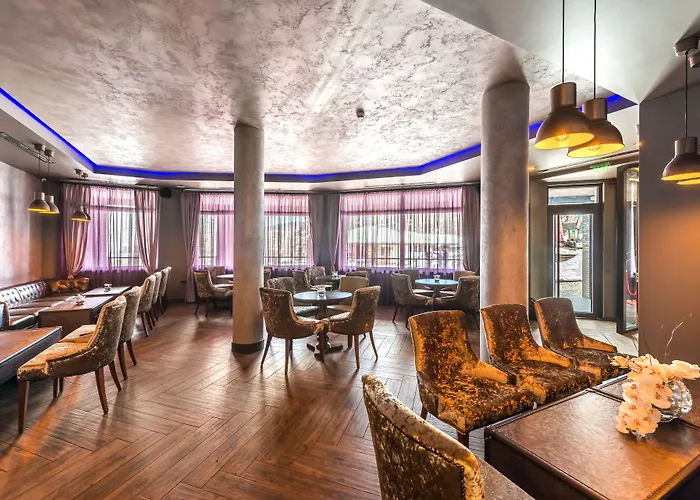 Seasons Design - Free Parking 5*