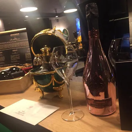 Seasons Design - Free Parking 호텔 5*