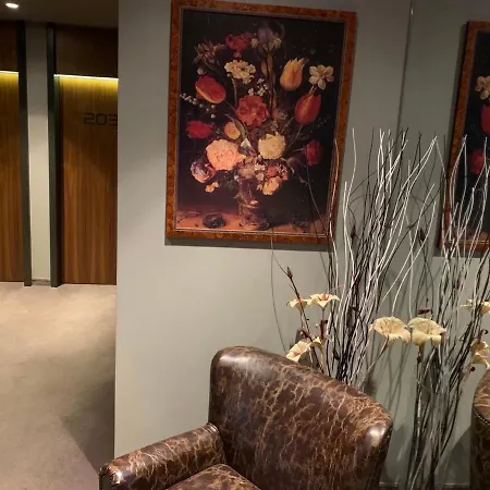 Seasons Design - Free Parking 5*