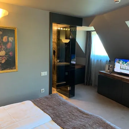 Seasons Design - Free Parking 5* Sofia