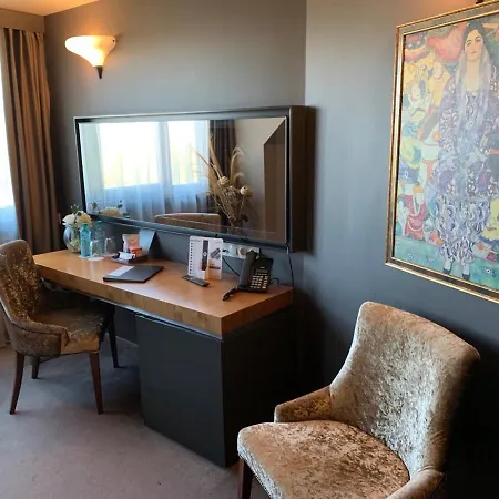 Hotel Seasons Design - Free Parking