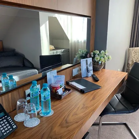 Seasons Design - Free Parking Hotel Sofia