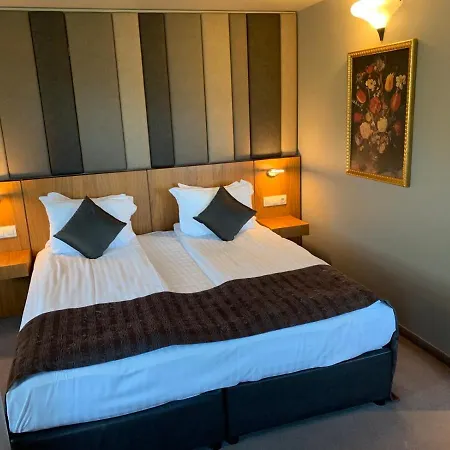 Seasons Design - Free Parking 5*