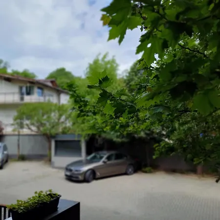Seasons Design - Free Parking Отель