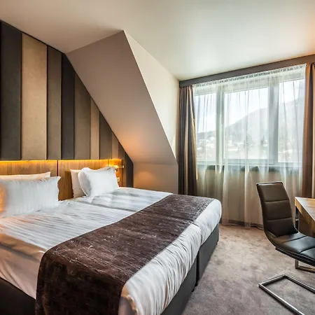 Hotel Seasons Design - Free Parking