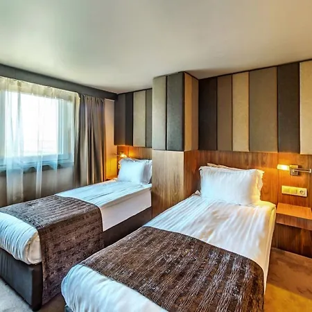 Seasons Design - Free Parking 5*