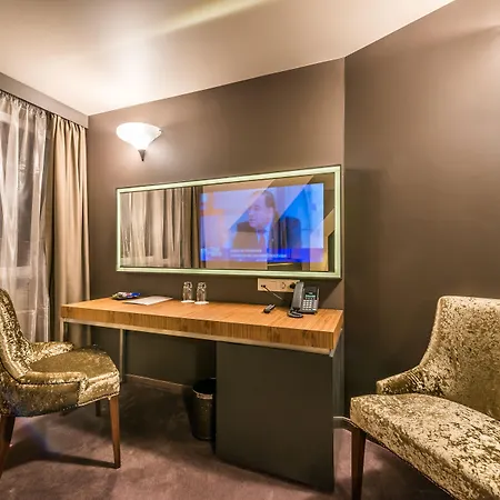 Seasons Design - Free Parking 5*