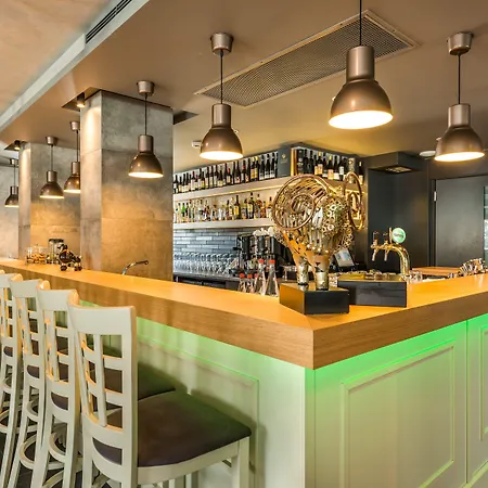 Seasons Design - Free Parking 소피아