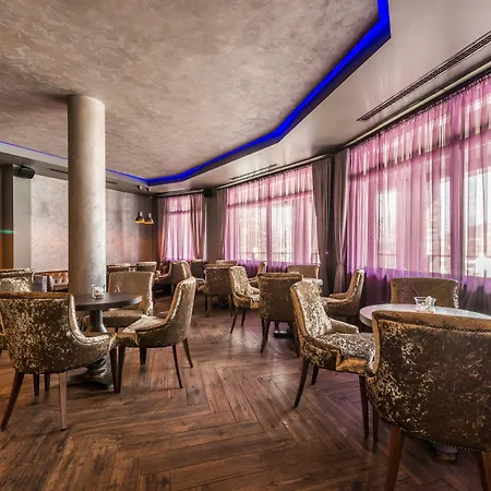 Seasons Design - Free Parking 5*