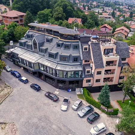 Seasons Design - Free Parking 5*