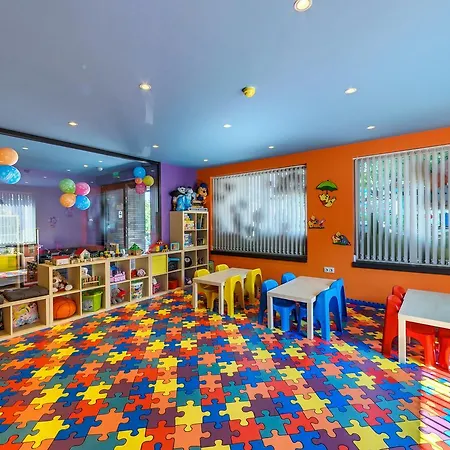 Seasons Design - Free Parking Hotel