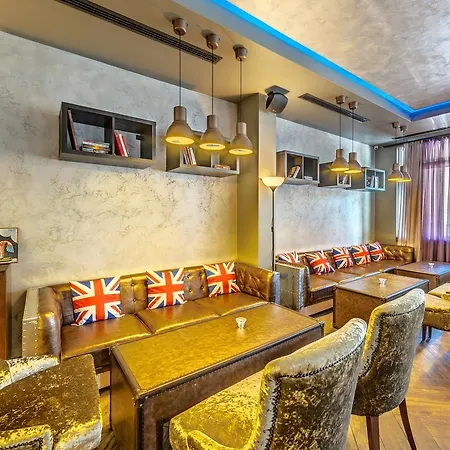 Seasons Design - Free Parking Hotel