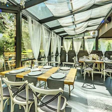 Seasons Design - Free Parking Hotel Sofia