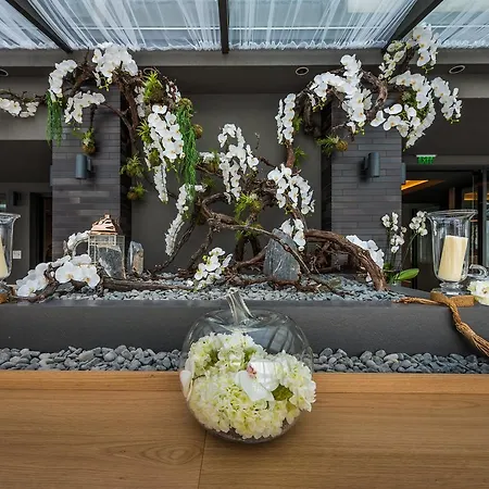 Seasons Design - Free Parking Hotel