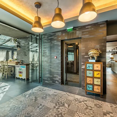 Seasons Design - Free Parking 5* סופיה