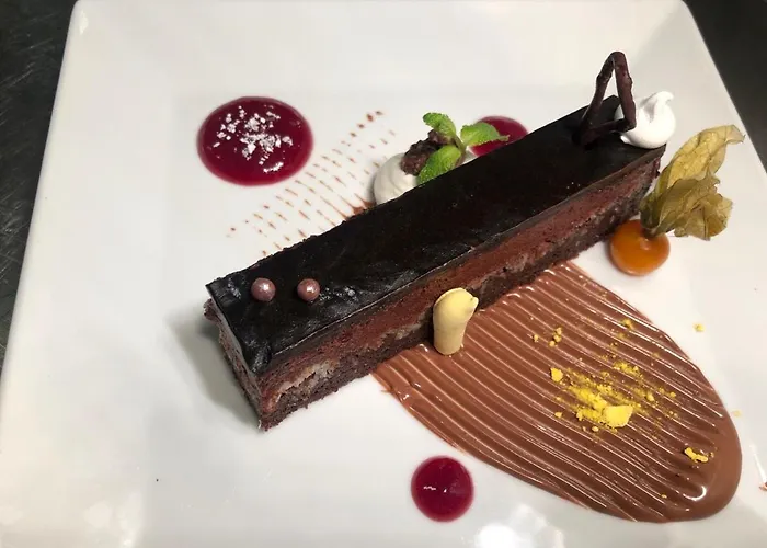 Seasons Design - Free Parking Hotel