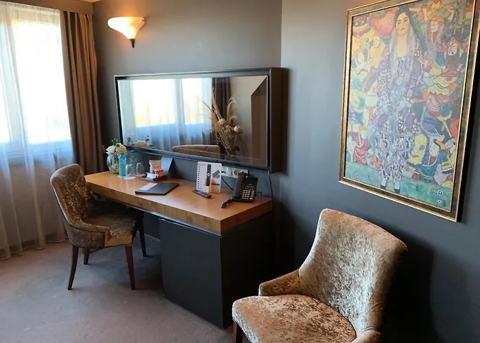 Hotel Seasons Design - Free Parking