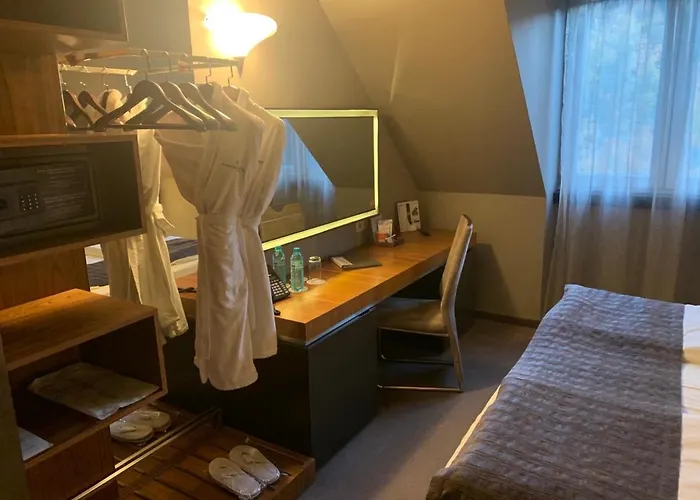 Hotel Seasons Design - Free Parking