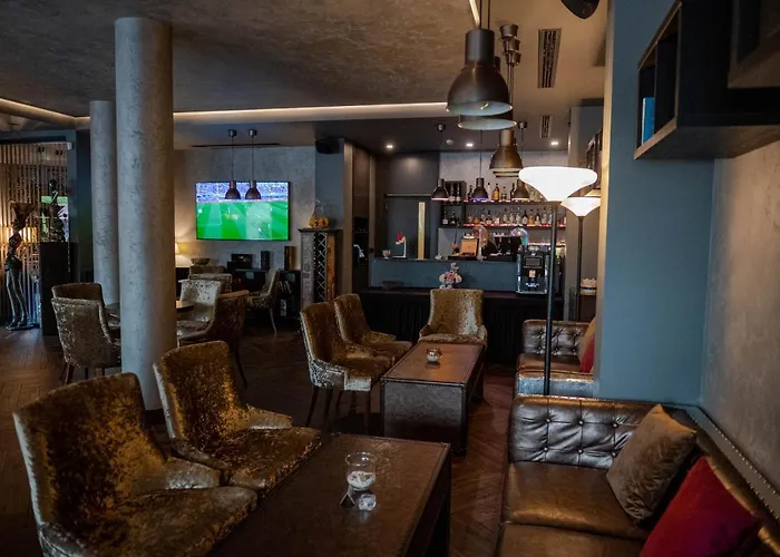 Seasons Design - Free Parking Hotel Sofía