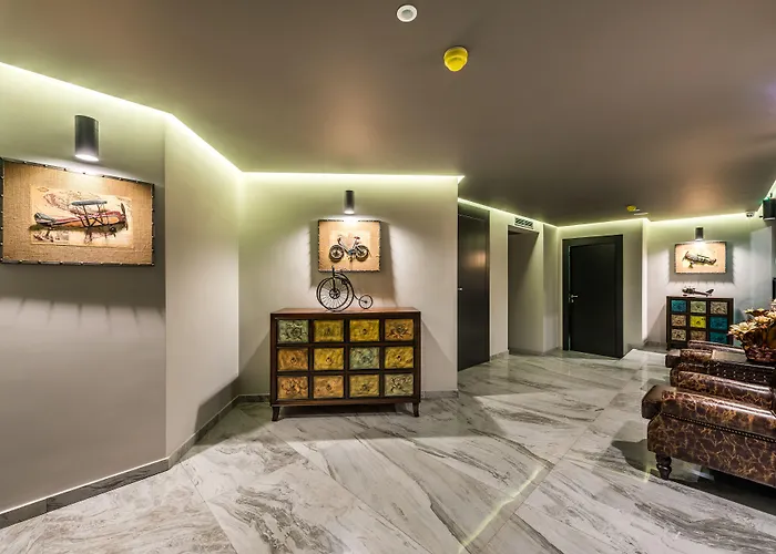 Seasons Design - Free Parking Sofía