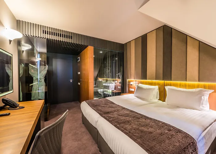 Seasons Design - Free Parking Sofía