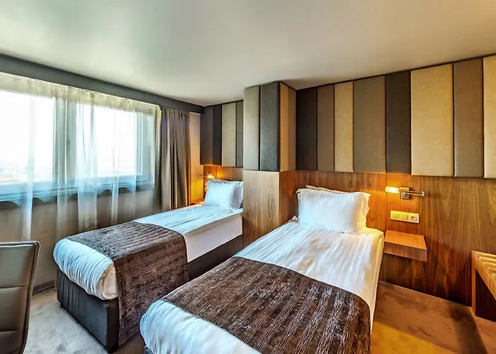 Seasons Design - Free Parking 5*