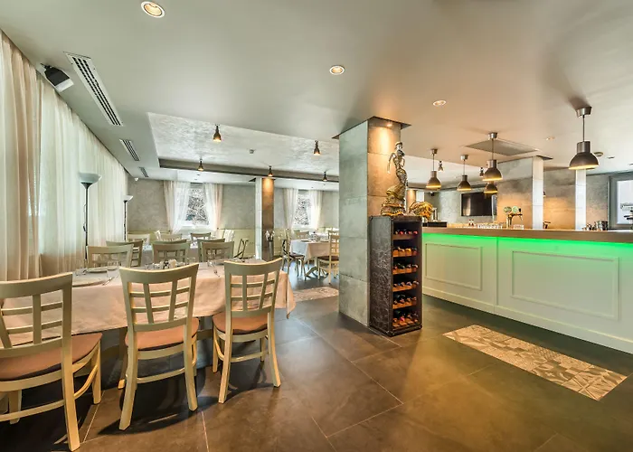 Hotel Seasons Design - Free Parking