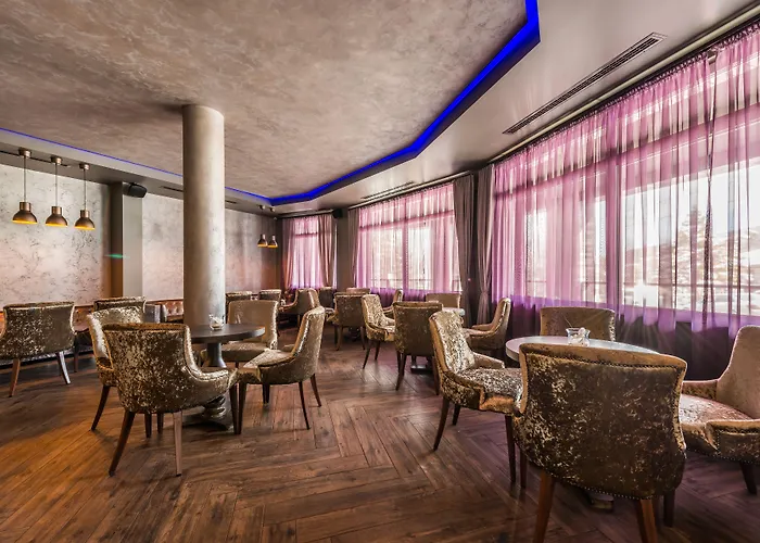 Seasons Design - Free Parking 5*