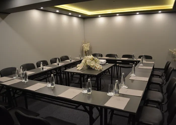 Seasons Design - Free Parking Sofía