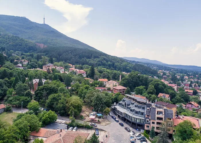 Seasons Design - Free Parking