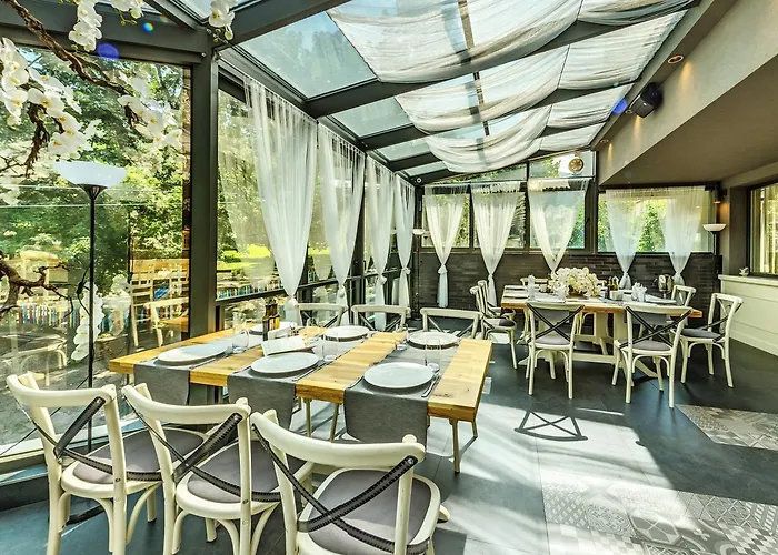 Seasons Design - Free Parking Hotel Sofia