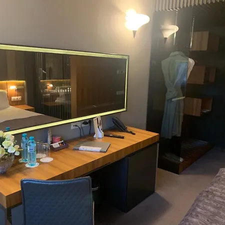 Seasons Design - Free Parking Hotel Sófia