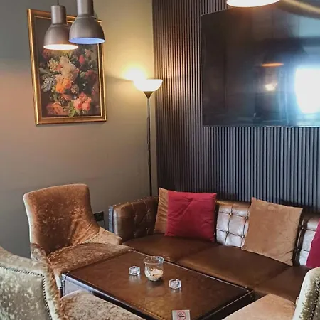Seasons Design - Free Parking Hotel