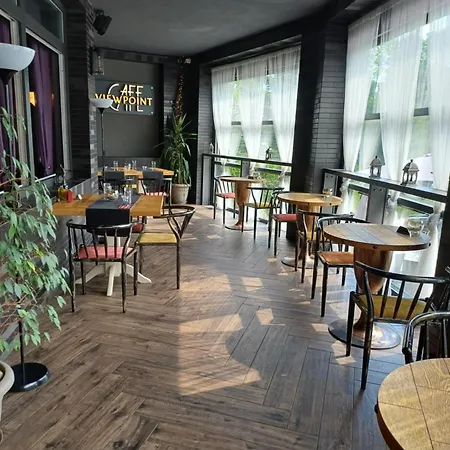 Seasons Design - Free Parking Hotel