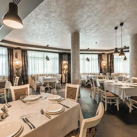 Seasons Design - Free Parking Hotel Sófia