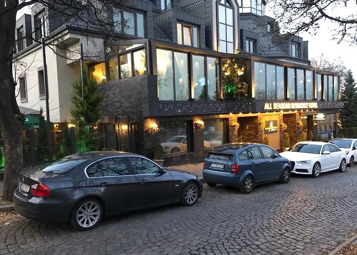 Seasons Design - Free Parking 5*