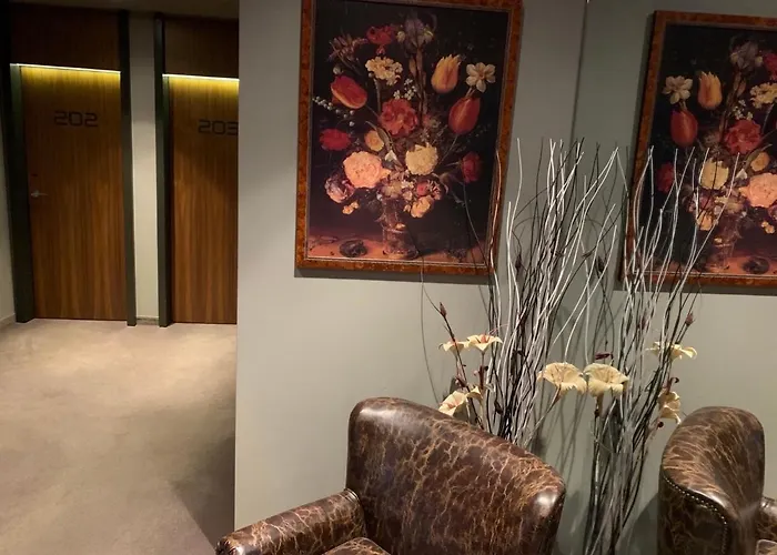 Seasons Design - Free Parking 5*