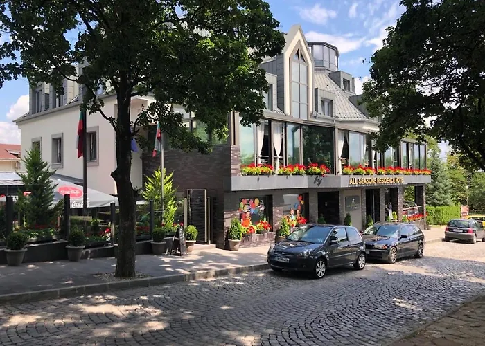 Seasons Design - Free Parking 5* София