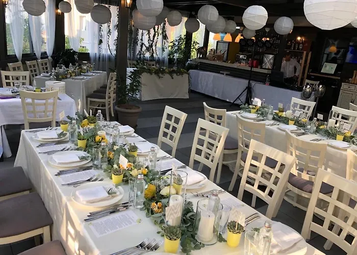 Seasons Design - Free Parking Отель