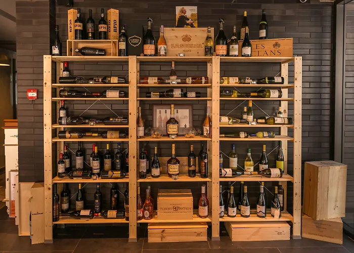 Seasons Design - Free Parking Отель 5*