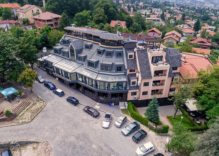 Seasons Design - Free Parking 5*