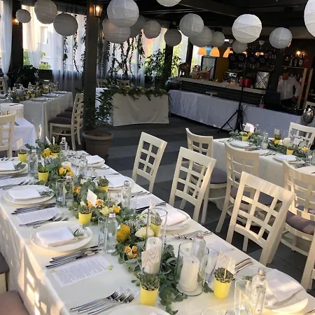 Seasons Design - Free Parking Hotel